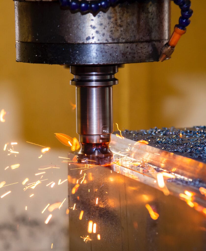 Centro de mecanizado CNC arrancando viruta en Industrias Ríos
